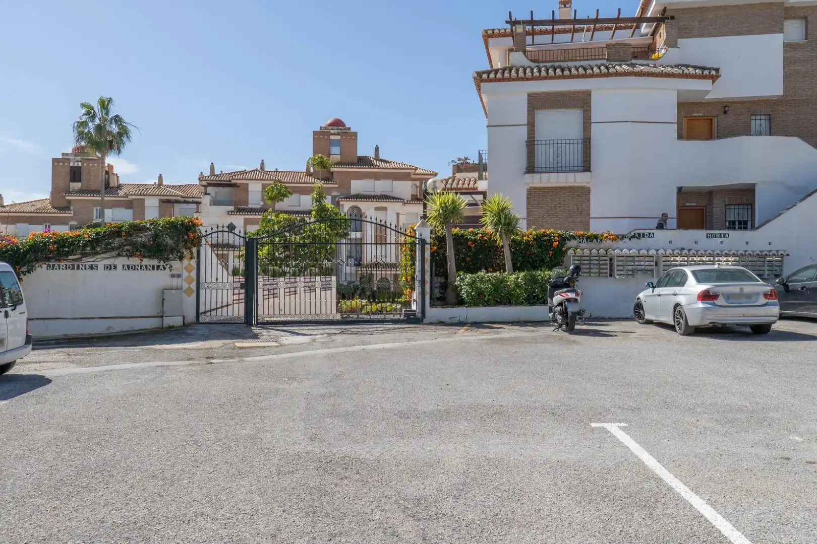 Vista exterior de Apartamento en venta en Almuñécar con Jardín privado, Terraza y Piscina comunitaria