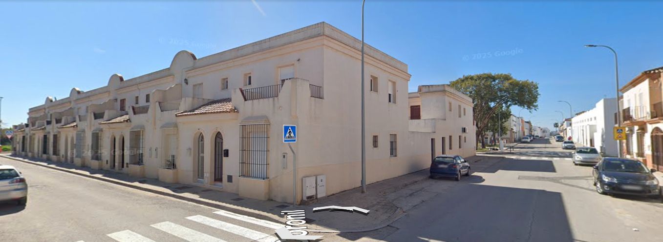 Vista exterior de Casa adosada en venda en El Cuervo de Sevilla amb Terrassa
