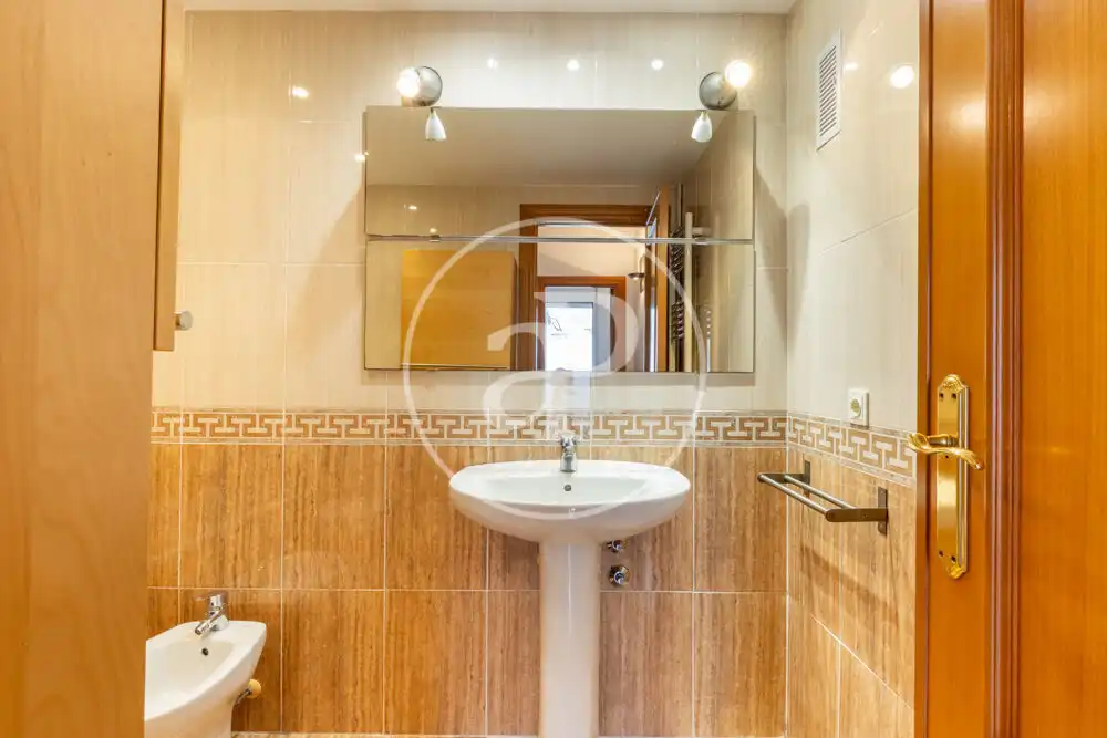 Baño de Piso de alquiler en Valencia con Aire acondicionado, Calefacción y Terraza