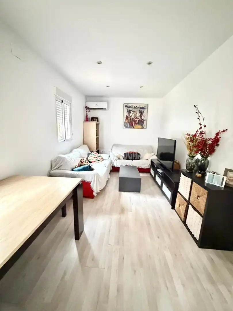 Living room of Houses for sale in Madrid  with Air Conditioner, Heating and Storage room
