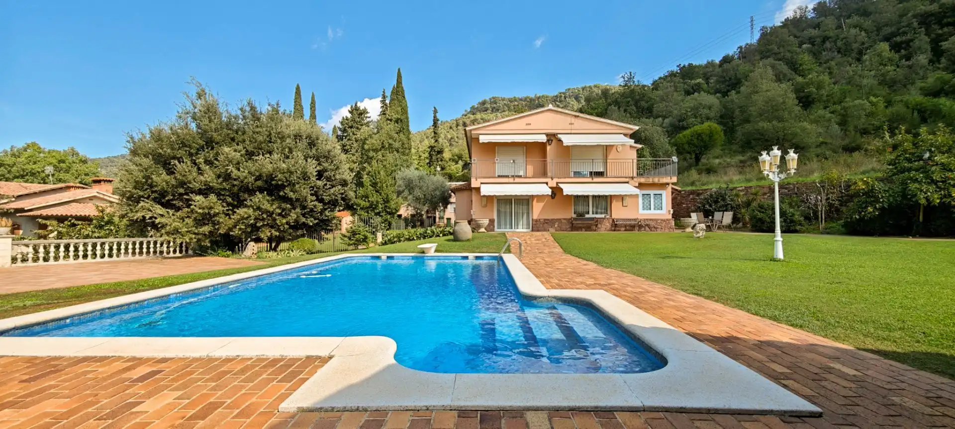House with pool for sale in Tagamanent
