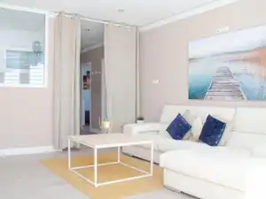 Sala d'estar de Pis de lloguer en Málaga amb Aire condicionat, Calefacció i Jardí privat