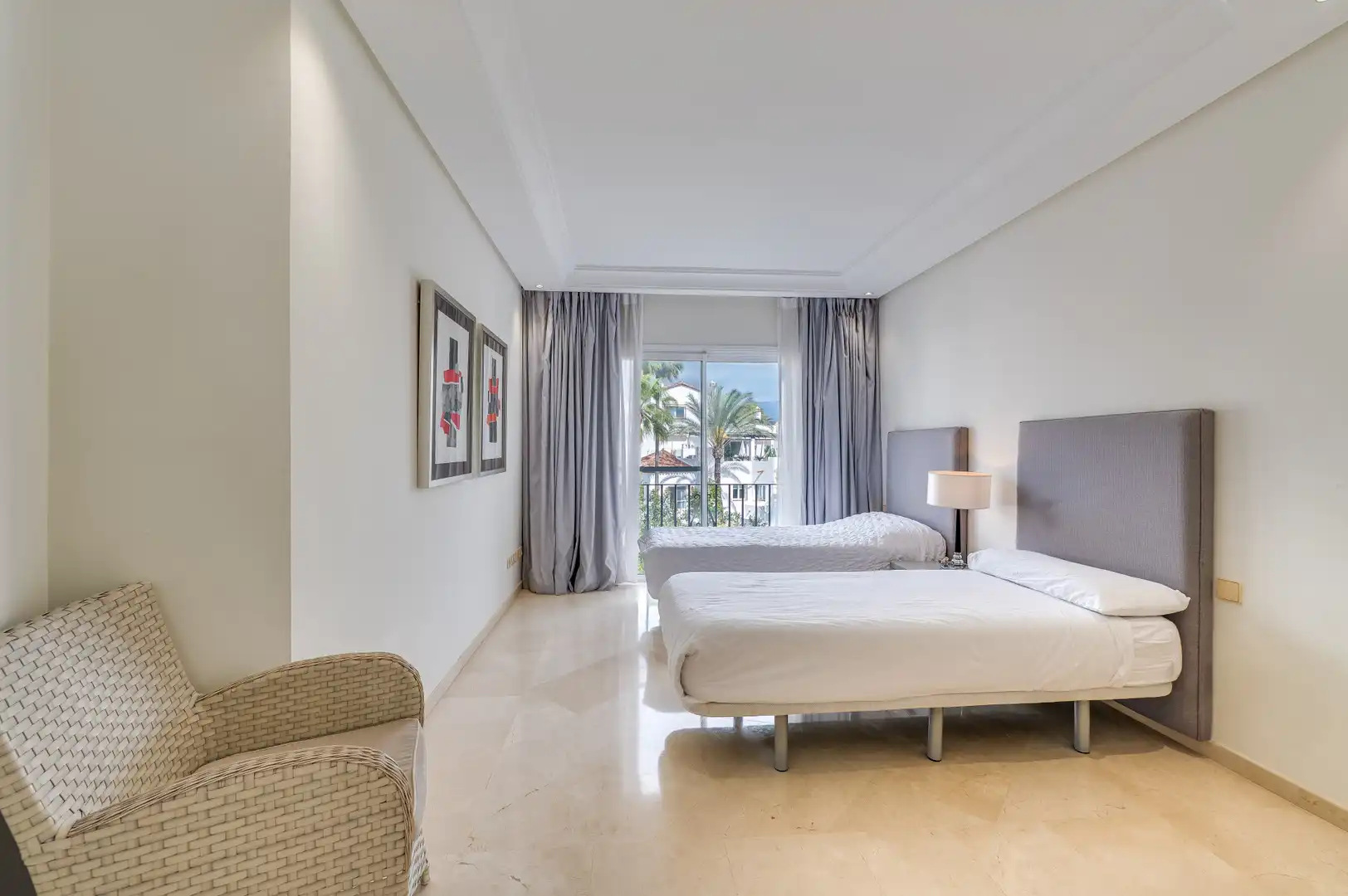 Habitación de Ático de alquiler en Marbella con Aire acondicionado, Terraza y Trastero