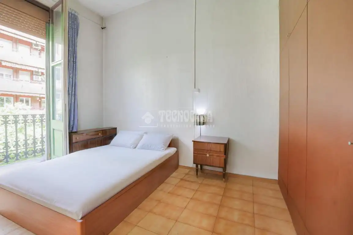 Habitación de Piso en venta en Barcelona con Balcón