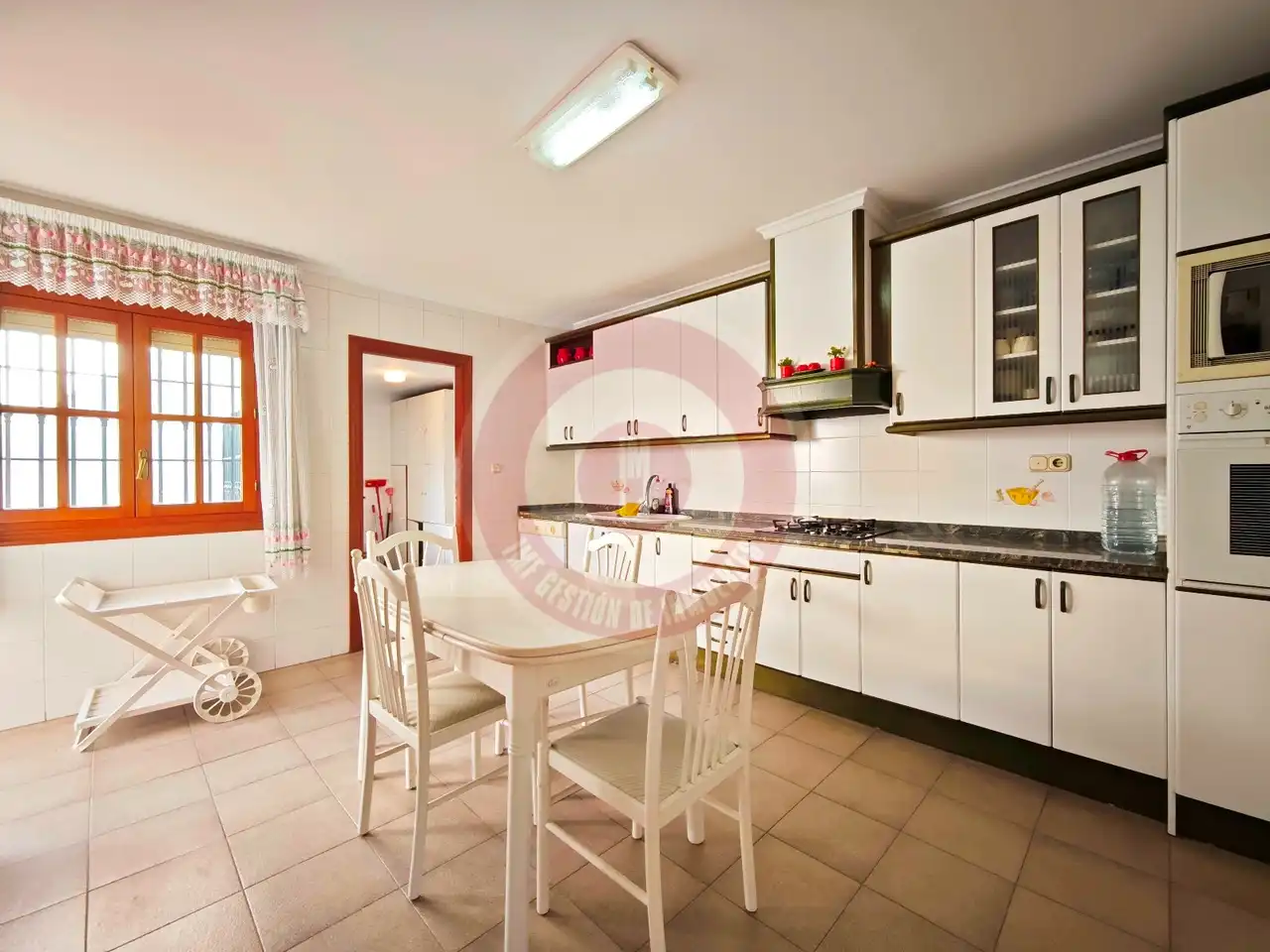 Cuina de Casa o xalet en venda en Vélez-Málaga amb Jardí privat i Terrassa