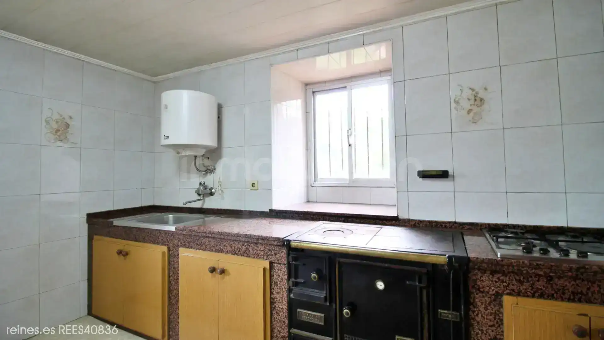 Cuina de Casa o xalet en venda en Grado amb Calefacció, Jardí privat i Terrassa
