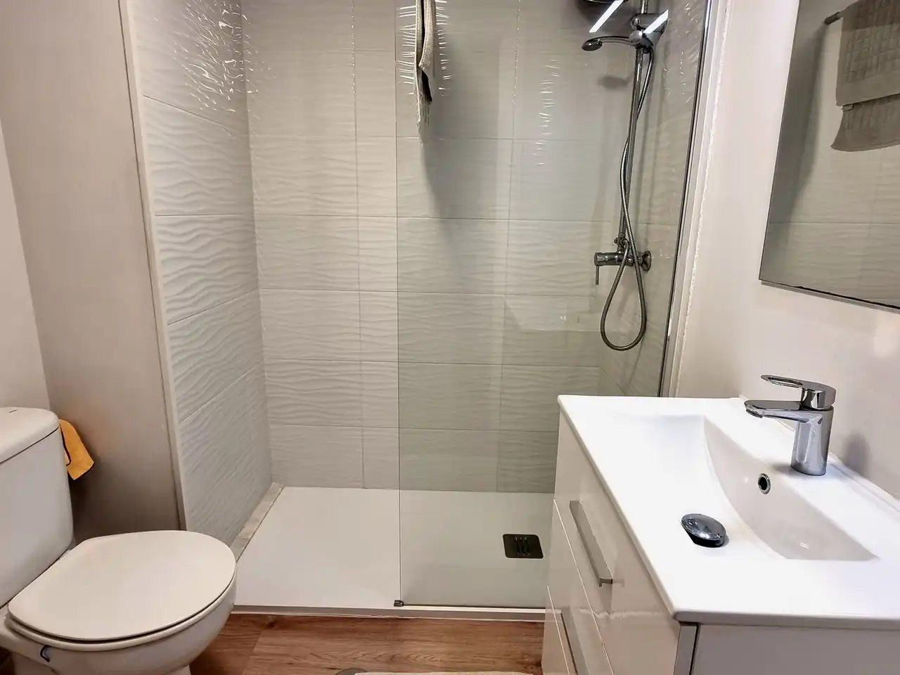 Bany de Apartament en venda en Estepona amb Aire condicionat, Terrassa i Piscina