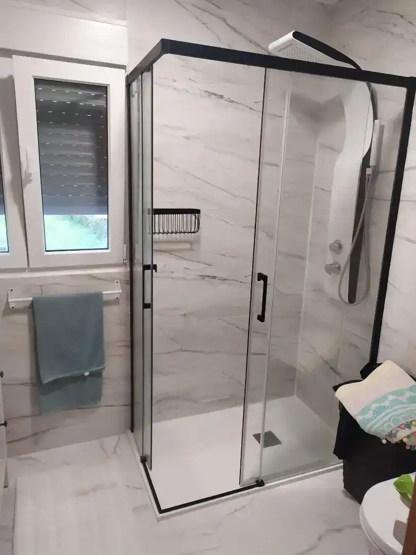 Bany de Casa o xalet en venda en Camargo amb Jardí privat, Traster i Piscina