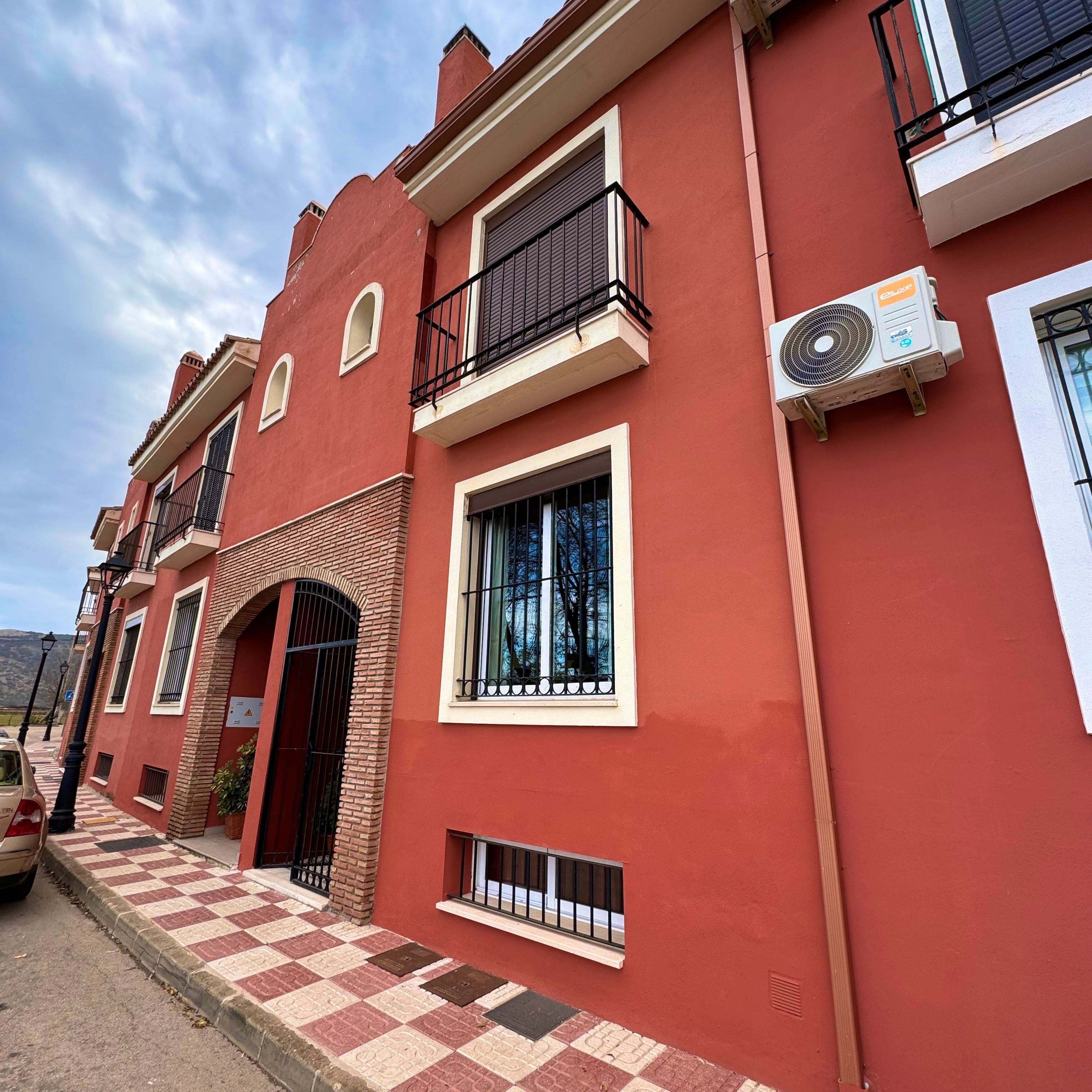 Vista exterior de Casa o xalet en venda en Alhama de Granada amb Aire condicionat, Calefacció i Jardí privat