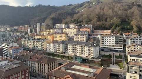 Piso en venta en el centro de Eibar  Torre Unzaga, decimoséptima planta, con terraza y vistas espectaculares