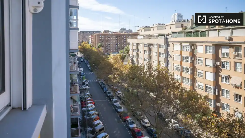 Exterior view of Flat for rent in Valencia  with Air Conditioner, Heating and Furnished