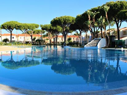 Piscina de Casa adosada en venda en Chiclana de la Frontera amb Calefacció, Jardí privat i Terrassa