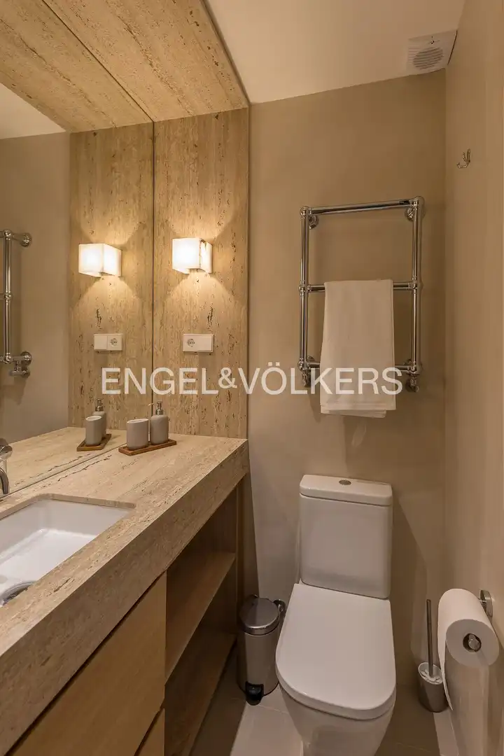 Badezimmer von Wohnung zur Miete in Madrid mit Klimaanlage, Heizung und Terrasse