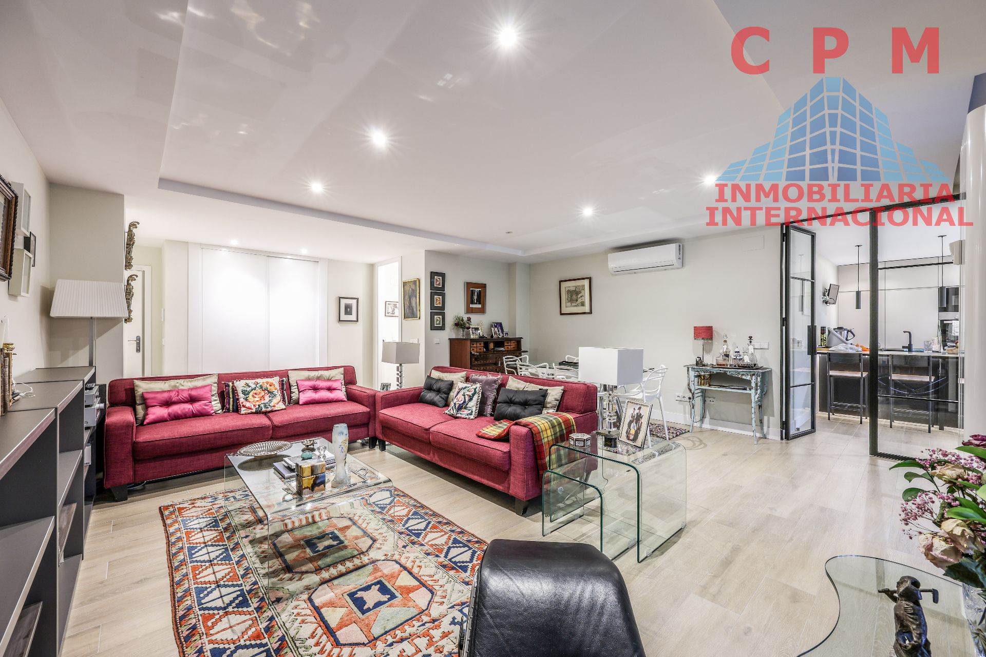 Living room of Flat for rent in  Madrid Capital  with Air Conditioner, Heating and Parquet flooring