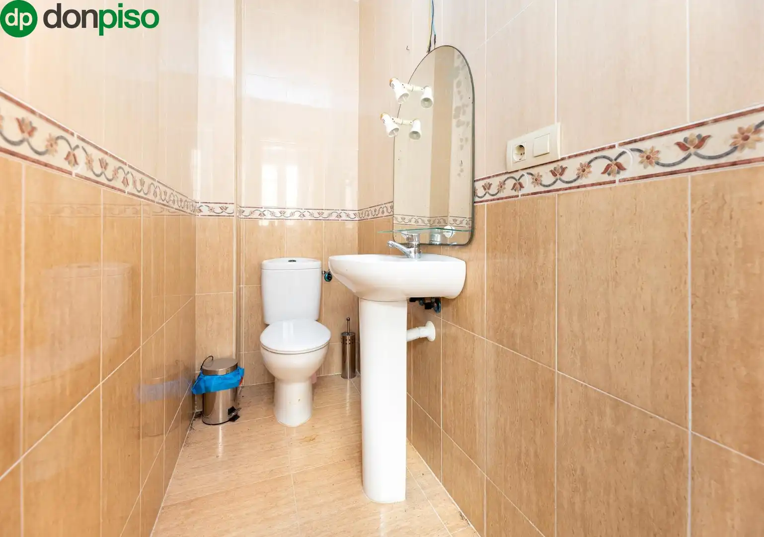 Baño de Piso en venta en Íllora con Balcón