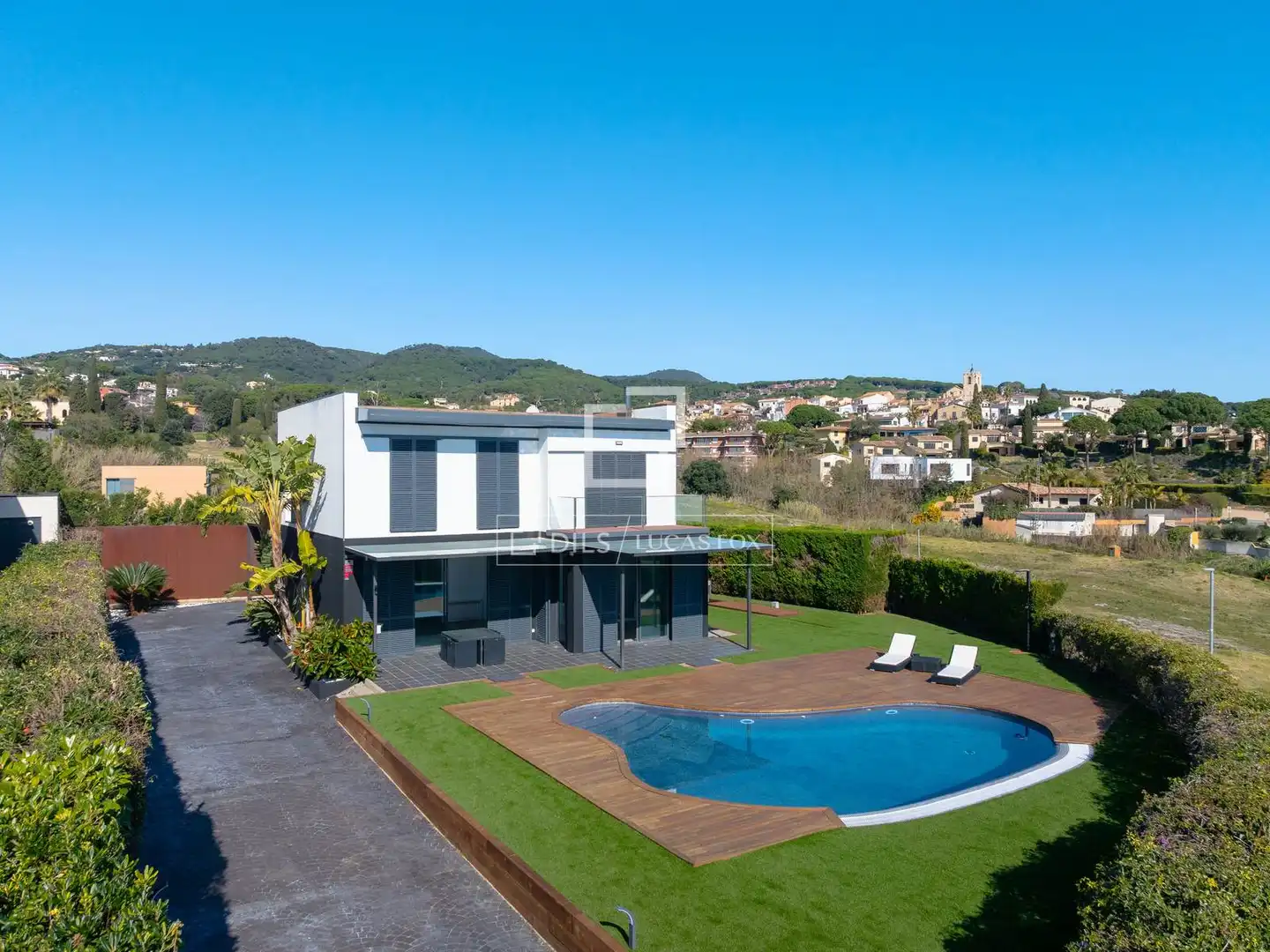 Vista exterior de Casa o xalet en venda en Sant Vicenç de Montalt amb Aire condicionat, Calefacció i Jardí privat