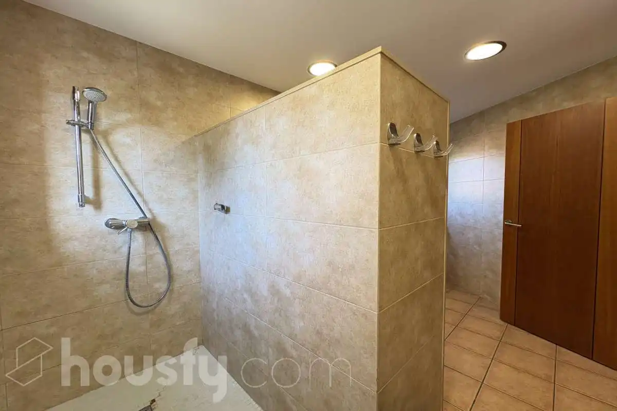 Baño de Casa o chalet en venta en Sant Julià de Ramis con Calefacción, Jardín privado y Terraza