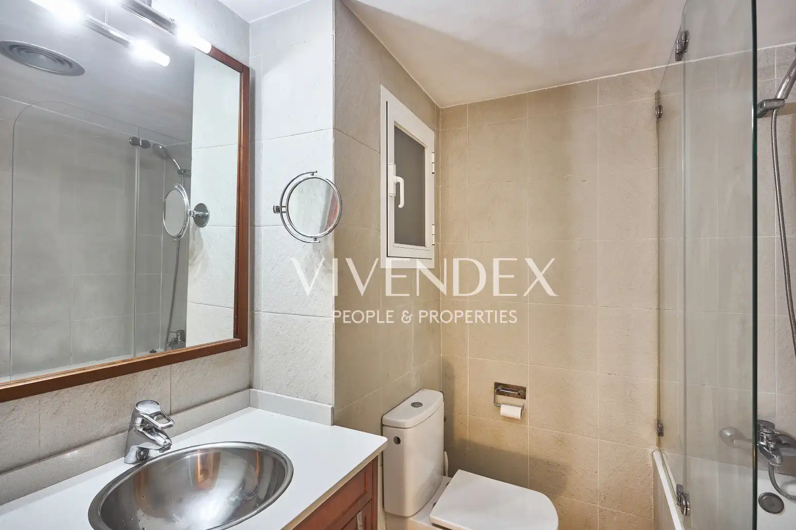 Bathroom of Flat for sale in Barcelona  with Heating, Parquet flooring and Balcony