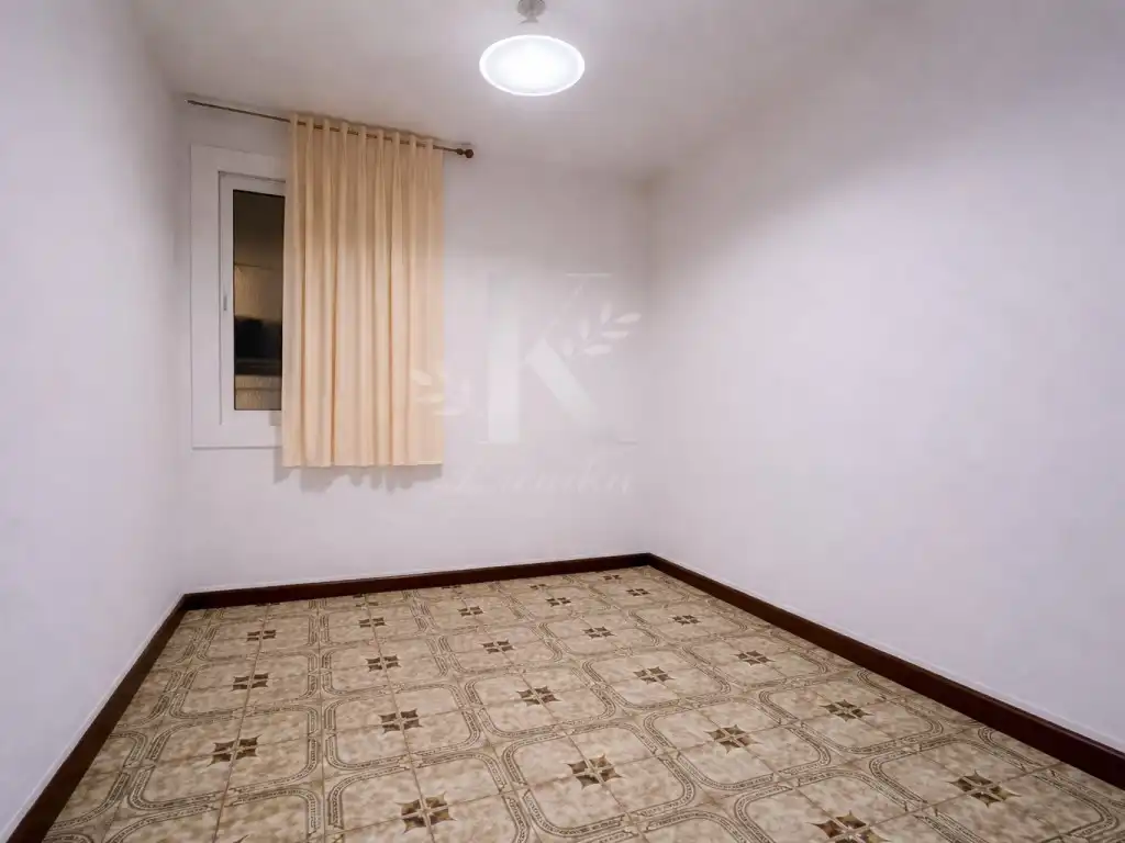 Habitación de Piso en venta en Barcelona con Balcón