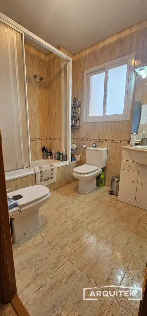 Baño de Casa adosada en venta en Torrefarrera con Aire acondicionado, Calefacción y Jardín privado