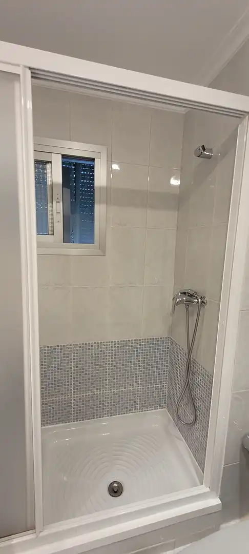 Bathroom of Flat for rent in Madrid  with Air Conditioner, Heating and Terrace