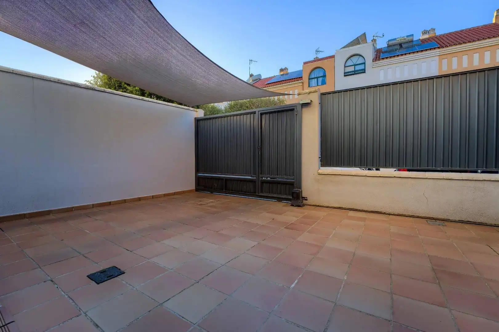 Terraza de Casa adosada en venta en Bormujos con Aire acondicionado, Jardín privado y Terraza