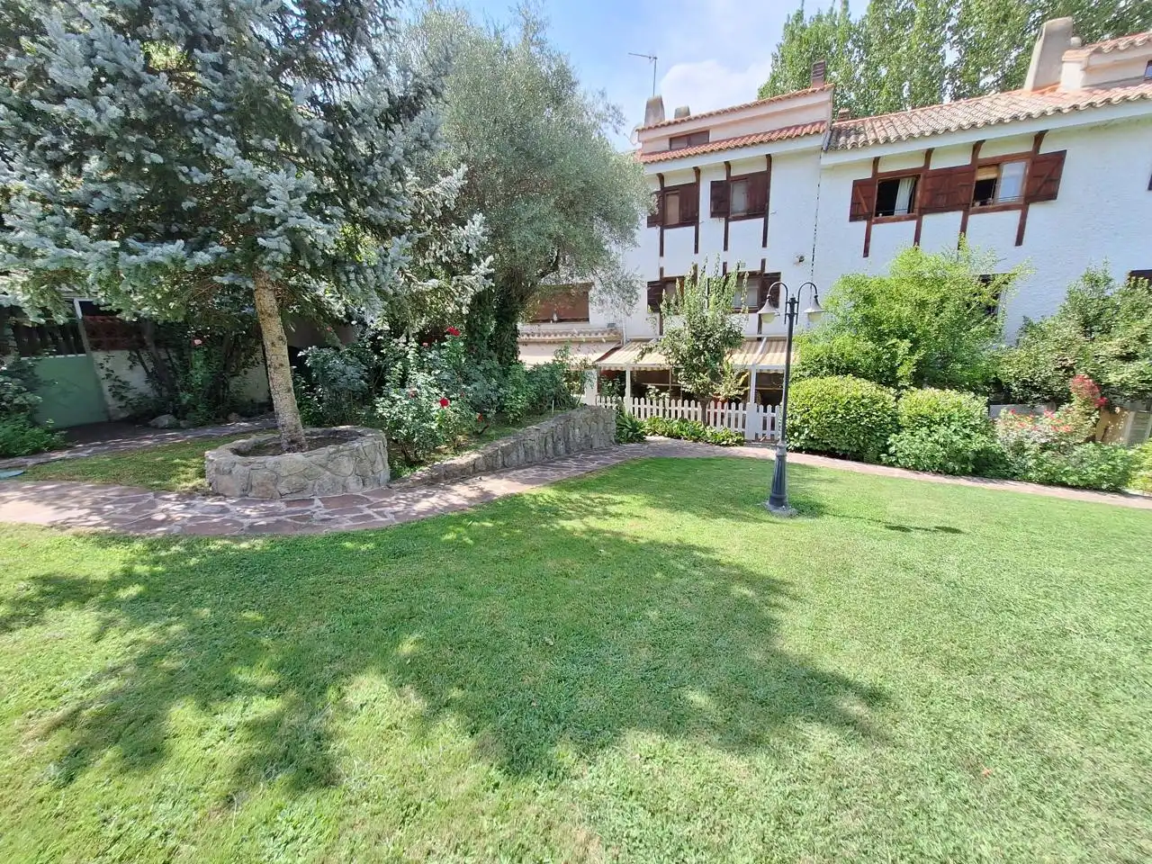 Jardí de Casa adosada en venda en Quijorna amb Calefacció, Terrassa i Piscina comunitària