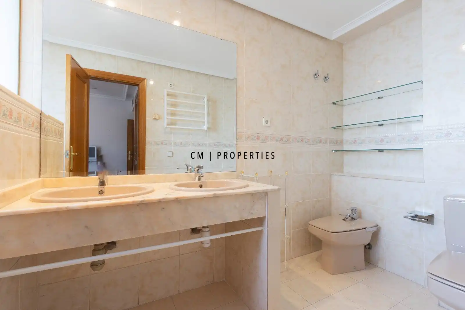 Bathroom of Flat for rent in Valencia  with Air Conditioner, Heating and Terrace