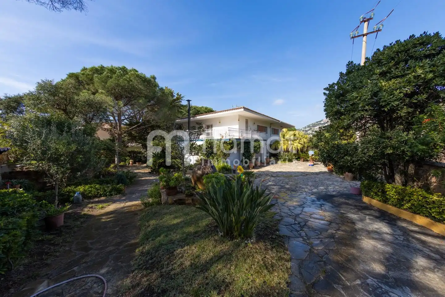 House with garden for sale in Montgoda