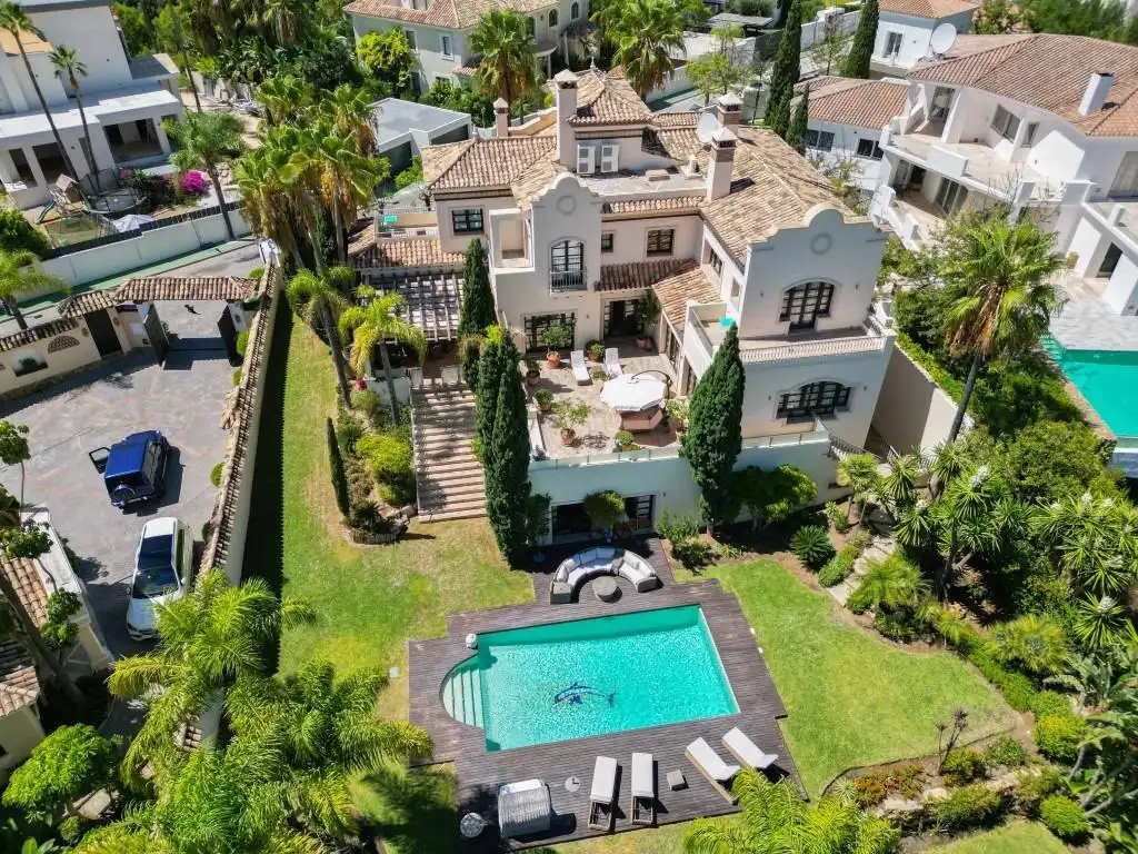 Chalet con piscina en venta en La Quinta, imagen 3