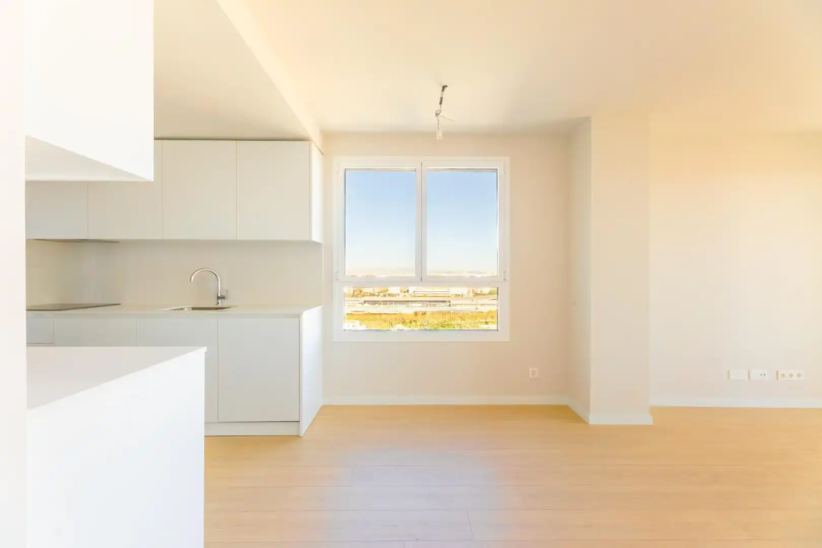 Schlafzimmer von Wohnung zur Miete in Valencia mit Klimaanlage, Heizung und Privatgarten