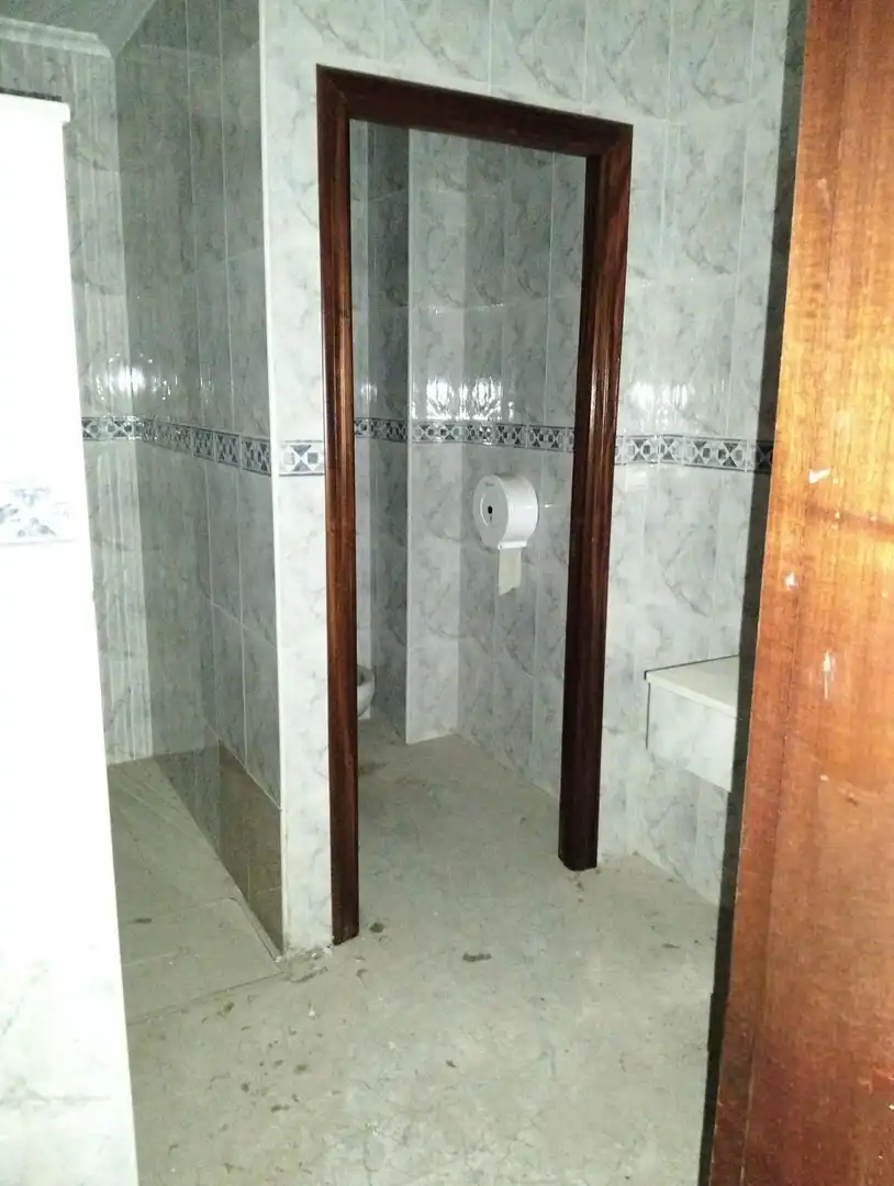 Baño de Nave industrial de alquiler en Sevilla