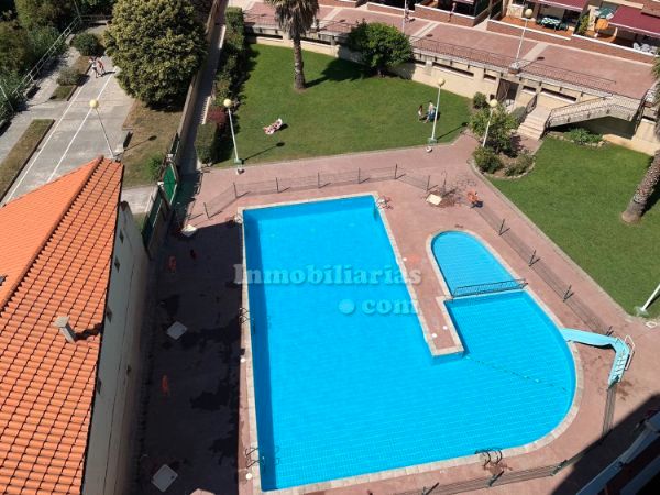 Piscina de Piso en venta en Castro-Urdiales con Jardín privado, Terraza y Piscina comunitaria
