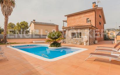 Piscina de Casa o xalet en venda en Viladecavalls amb Aire condicionat, Calefacció i Piscina