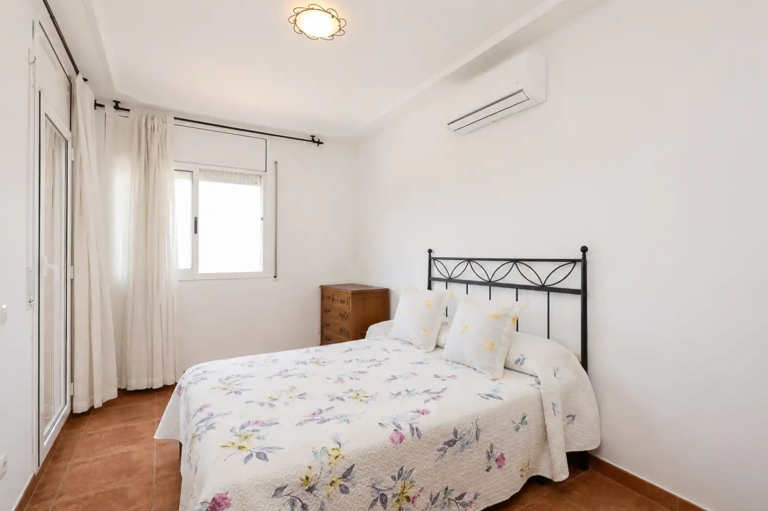 Habitación de Casa o chalet en venta en Sant Andreu de la Barca con Calefacción, Jardín privado y Terraza