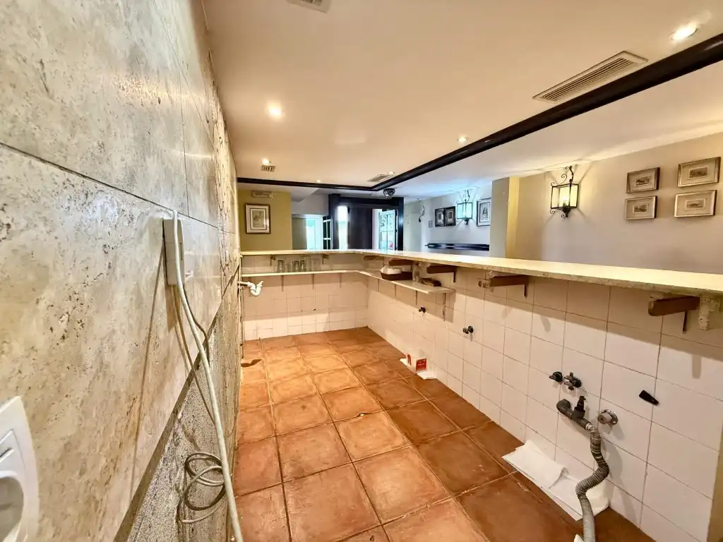 Bathroom of Commercial properties for rent in Córdoba