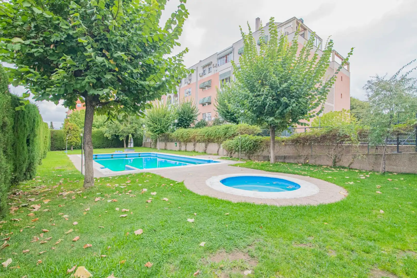 Piscina de Pis de lloguer en Granada amb Calefacció, Terrassa i Moblat