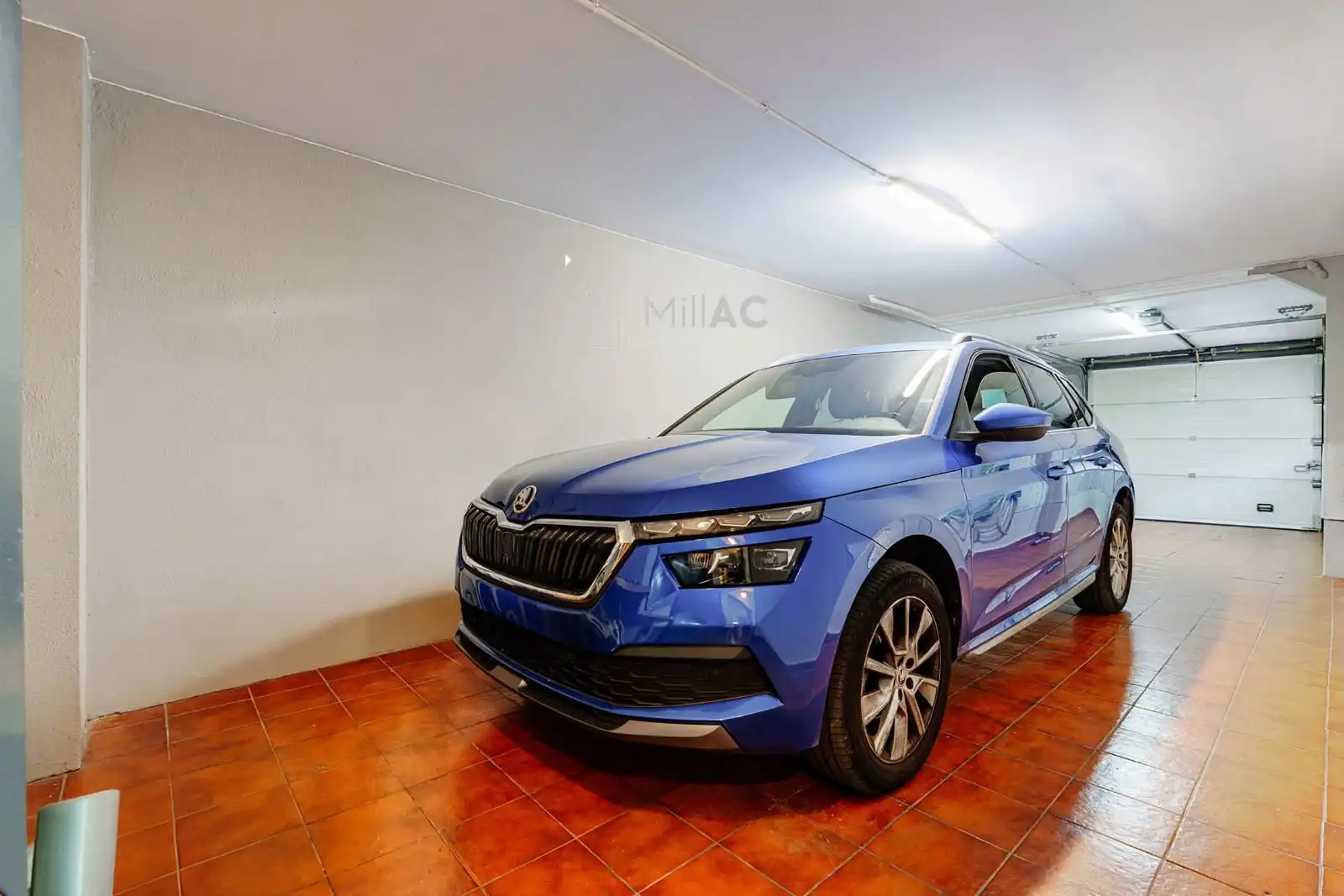 Parking de Casa adosada en venta en Madrid con Aire acondicionado, Calefacción y Jardín privado