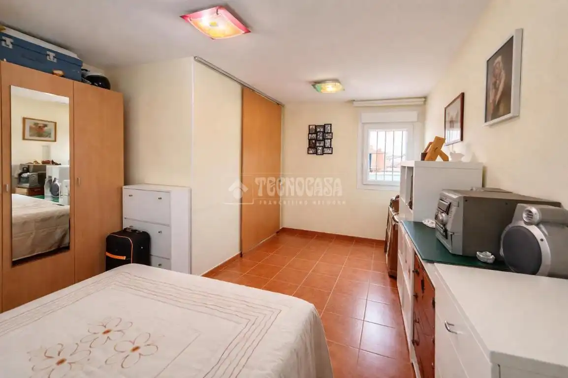 Habitación de Casa adosada en venta en Lominchar con Aire acondicionado, Calefacción y Jardín privado