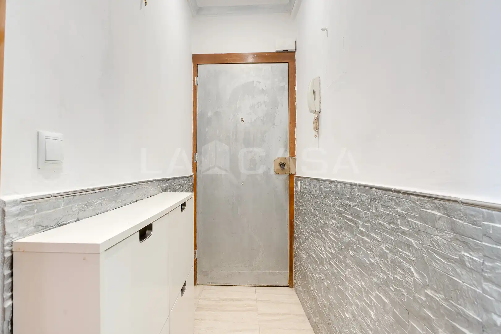 Ground floor for sale in Barcelona  with Heating