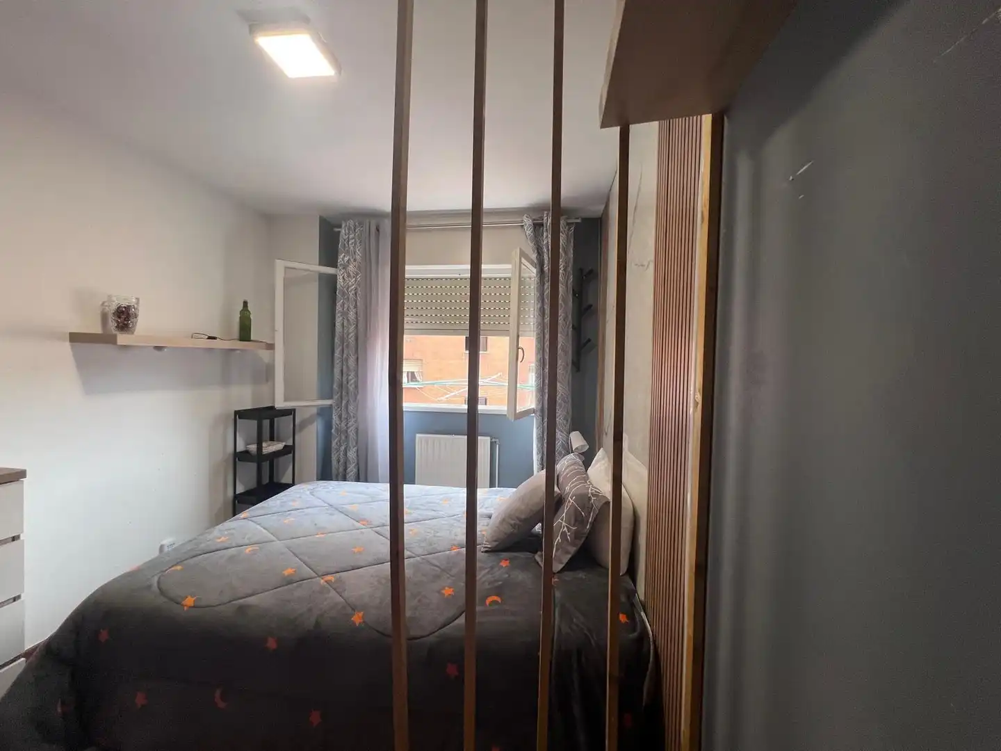 Habitación de Piso de alquiler en Oviedo  con Calefacción y Amueblado