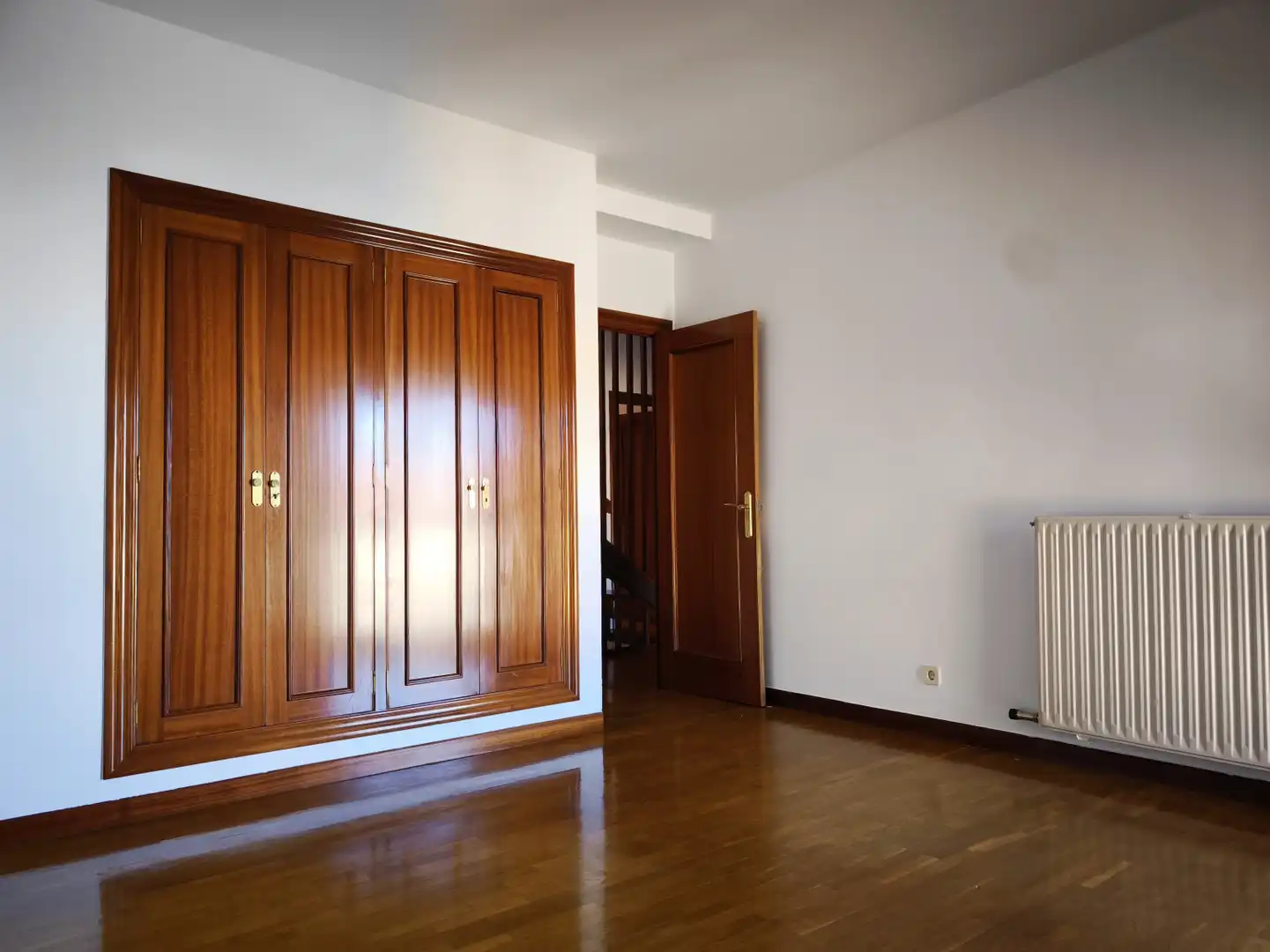 Dormitori de Casa o xalet en venda en  Logroño amb Calefacció, Parquet i Terrassa