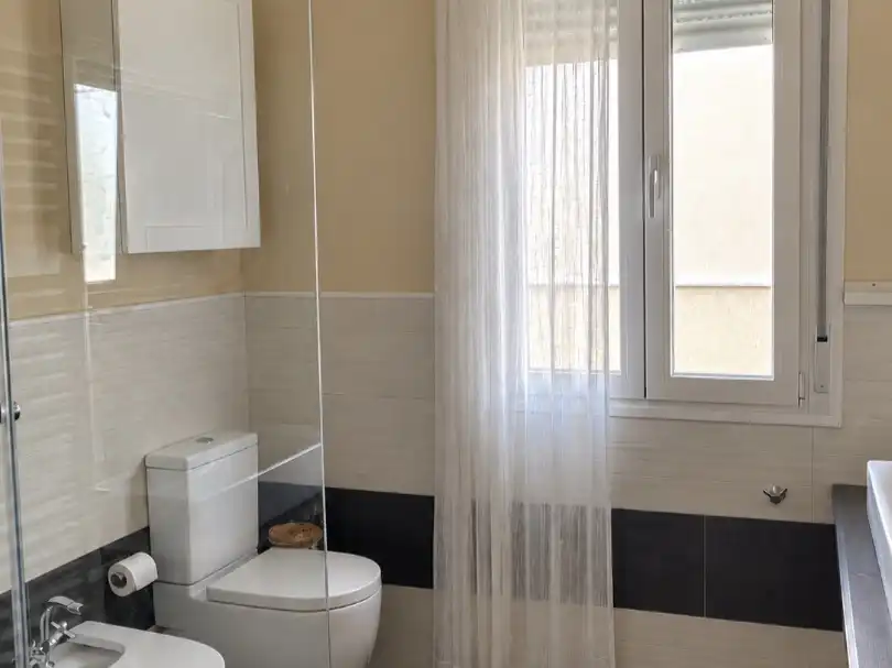 Baño de Piso en venta en  Madrid Capital con Aire acondicionado