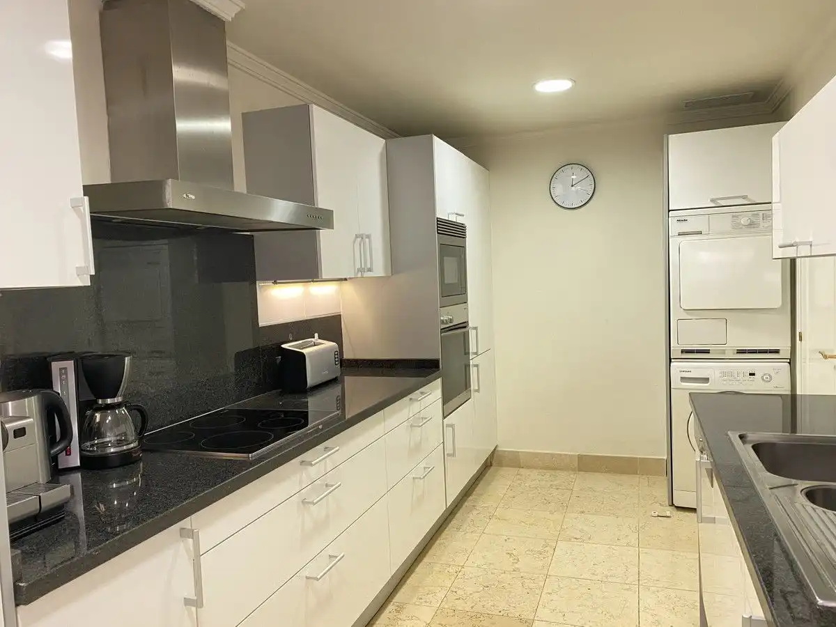 Cocina de Planta baja de alquiler en Marbella con Aire acondicionado, Calefacción y Terraza