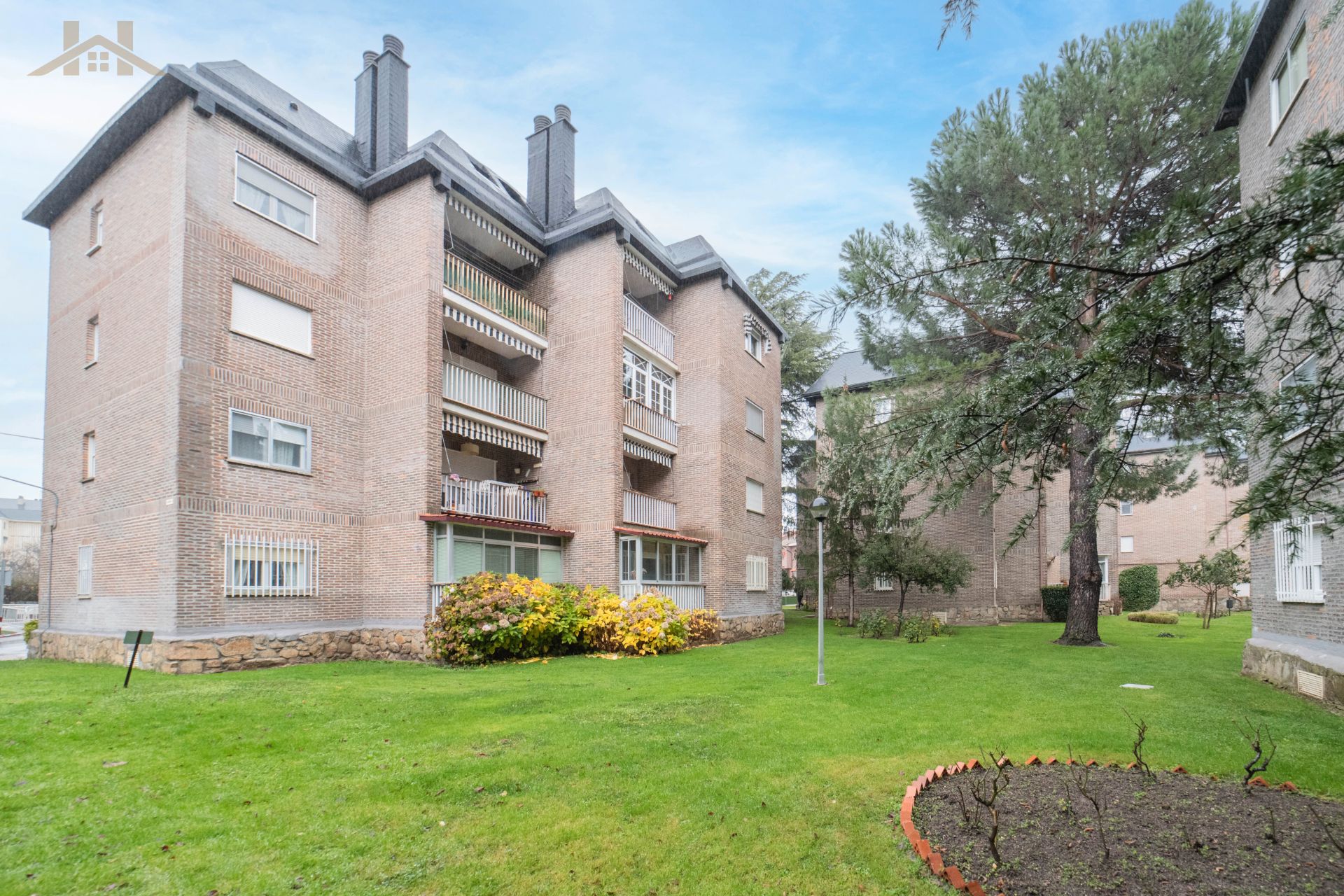 Vista exterior de Pis en venda en Guadarrama amb Calefacció, Traster i Piscina comunitària