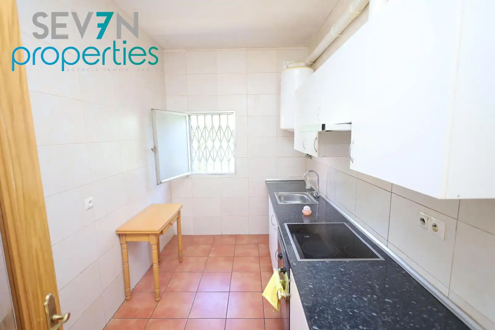 Kitchen of Flat for sale in Las Ventas de Retamosa  with Air Conditioner, Heating and Oven