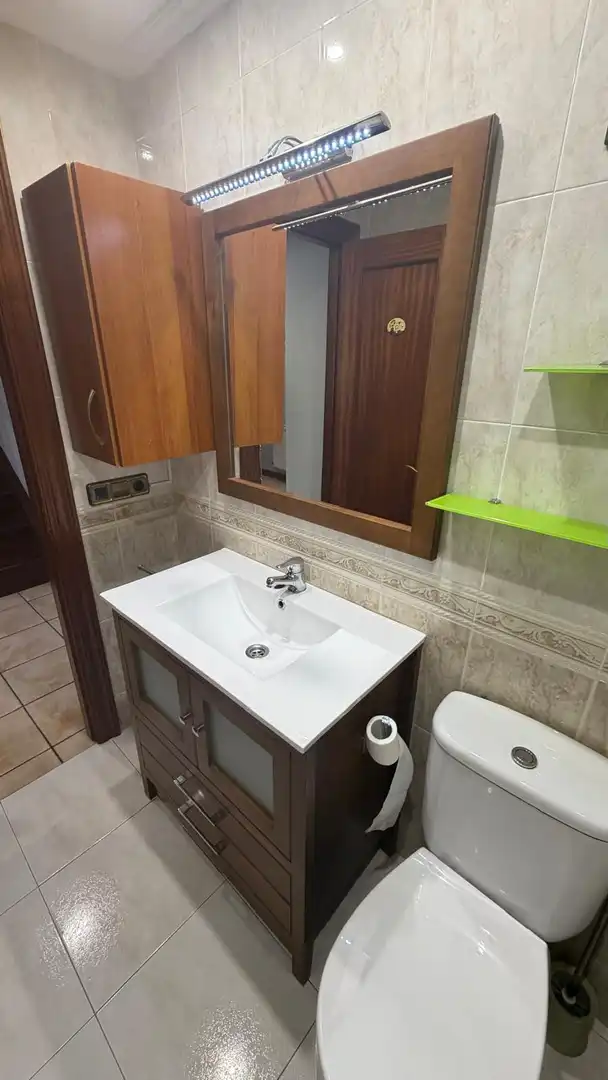 Baño de Casa adosada en venta en Salvatierra / Agurain con Calefacción y Jardín privado