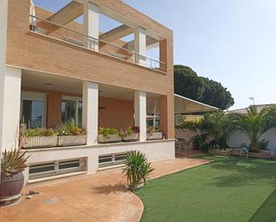 Vista exterior de Casa o xalet en venda en San Vicente del Raspeig / Sant Vicent del Raspeig amb Aire condicionat, Calefacció i Jardí privat