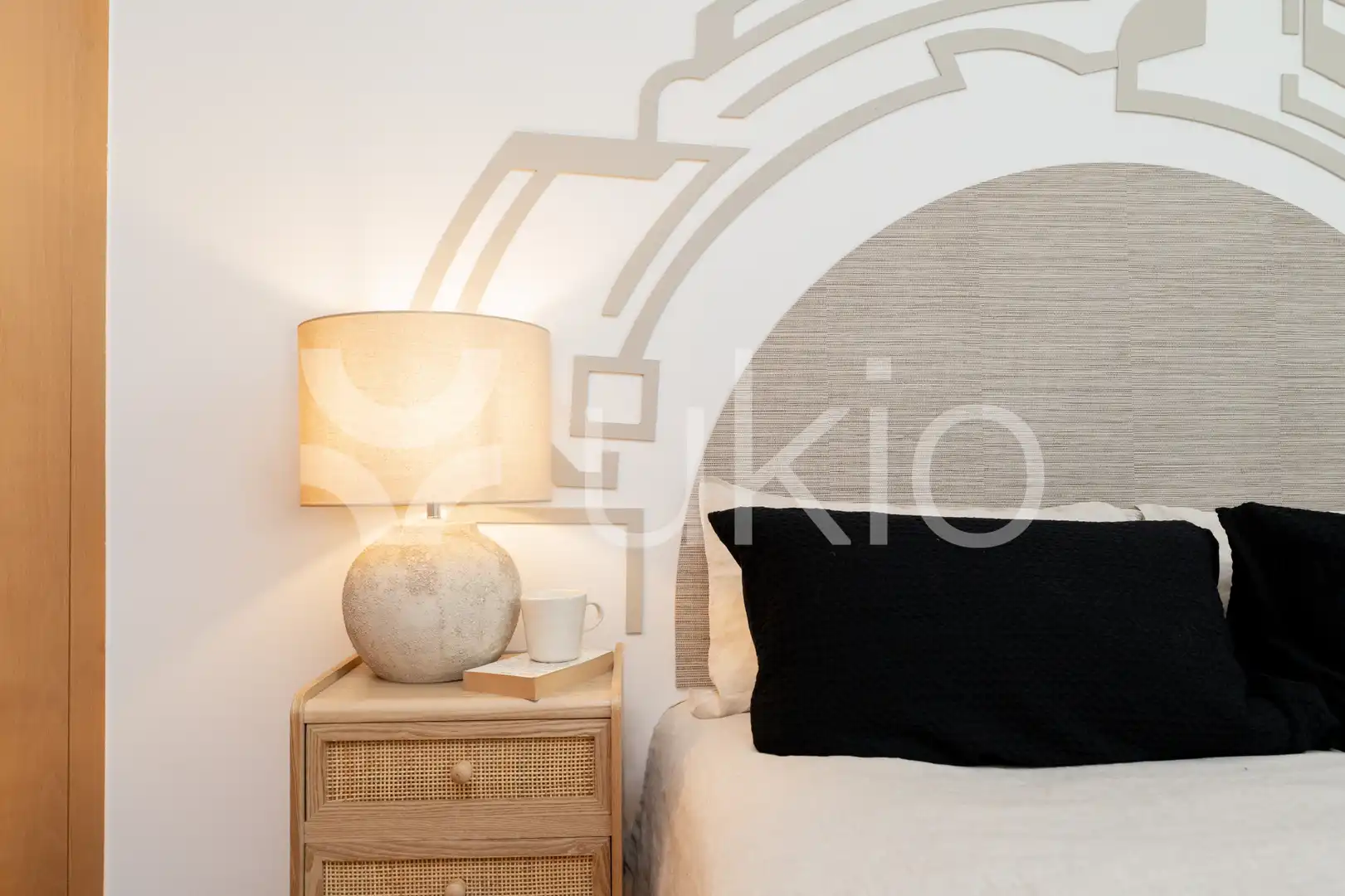 Dormitori de Apartament de lloguer en Madrid amb Aire condicionat, Calefacció i Moblat