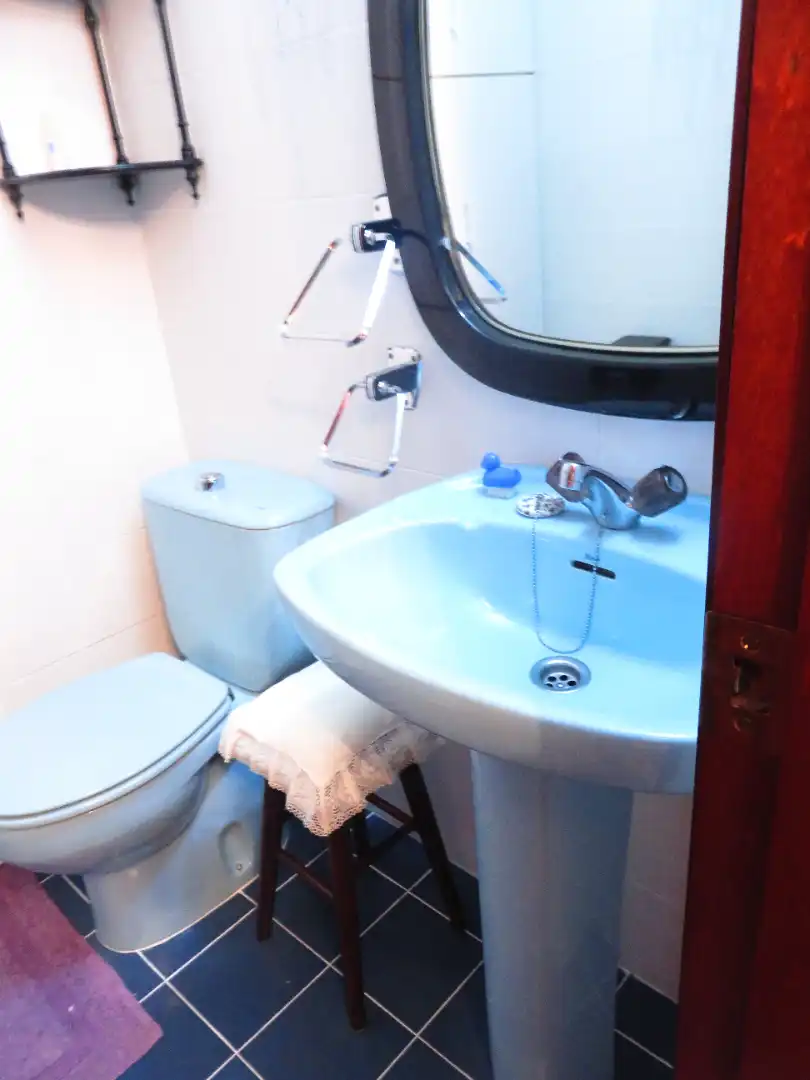 Baño de Piso de alquiler en Avilés con Calefacción, Terraza y Amueblado
